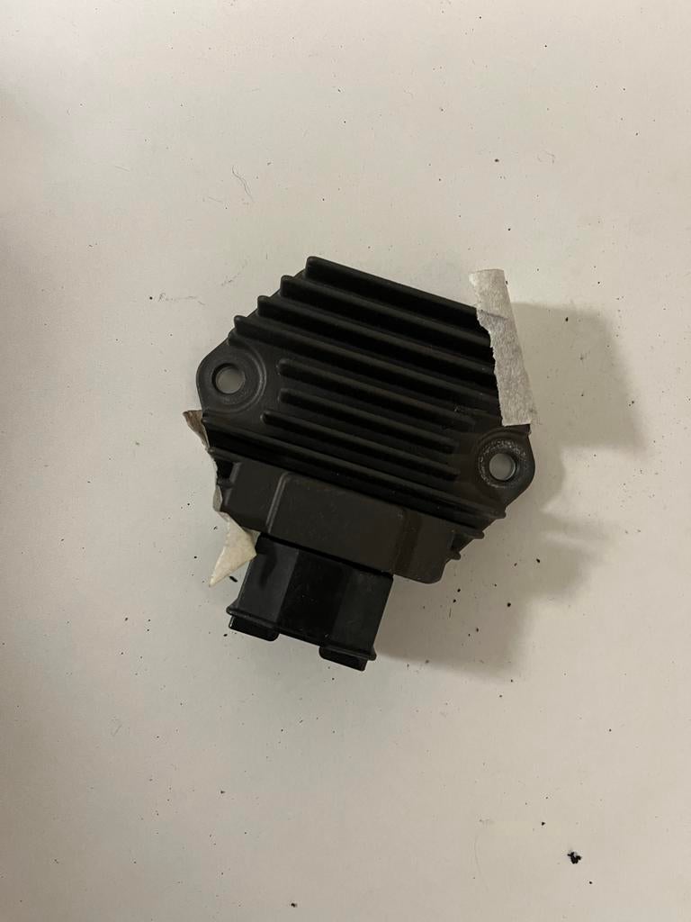 DZE Spanningsregelaar Honda CBR VT CBF VTR CB NTV, Ophalen of Verzenden, X, X, X