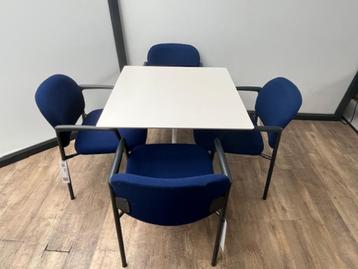 Kantinetafel (vierkant) beschikbaar voor biedingen