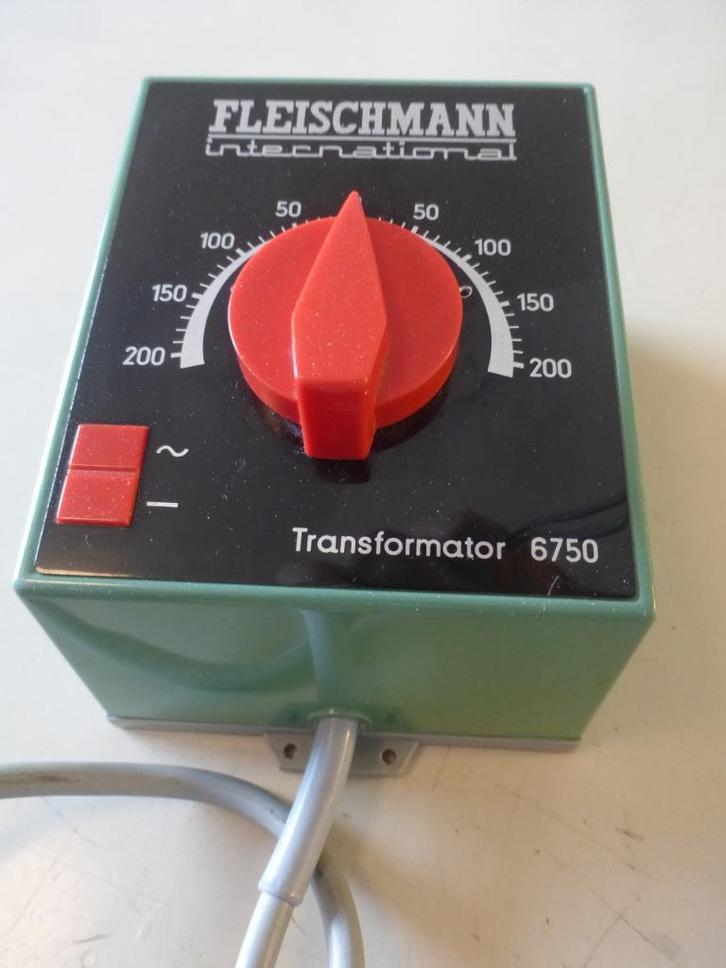 17 VA Fleischmann trafo 6750 , Hobby en Vrije tijd, Modeltreinen | H0, Gebruikt, Transformator of Voeding, Gelijkstroom, Fleischmann