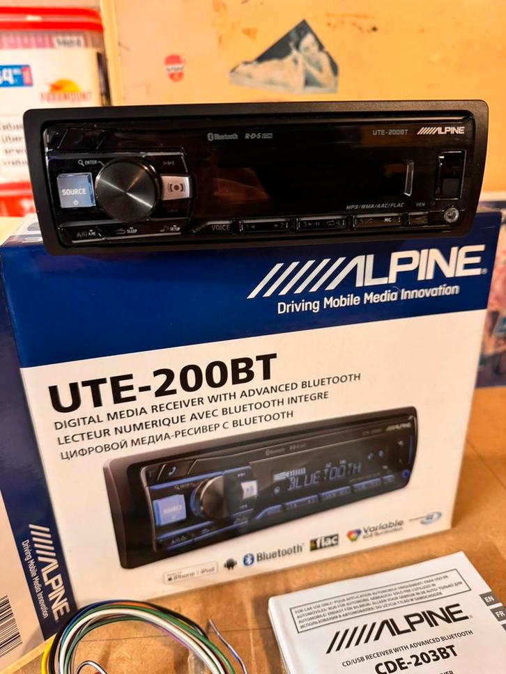 Alpine UTE-200BT, Auto diversen, Autoradio's, Zo goed als nieuw, Ophalen of Verzenden