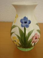 Vaas met bloem motief made in China, Huis en Inrichting, Woonaccessoires | Vazen, Minder dan 50 cm, Gebruikt, Ophalen of Verzenden