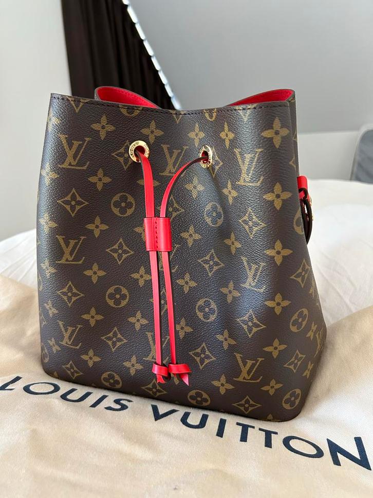 Louis Vuitton Neo Noe - Iconische Handtas, Sieraden, Tassen en Uiterlijk, Tassen | Damestassen, Zo goed als nieuw, Handtas, Bruin