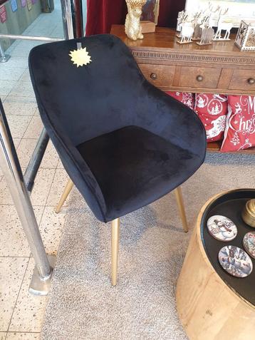 Nieuwe zwarte stoel beschikbaar voor biedingen