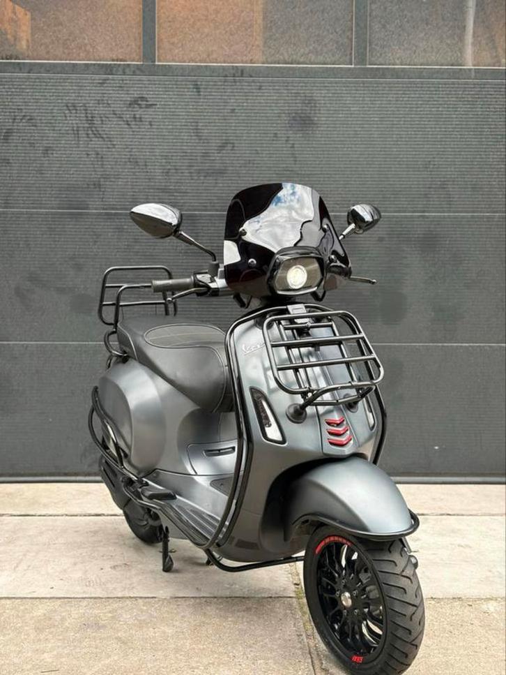 Vespa sprint full option, Fietsen en Brommers, Scooters | Vespa, Zo goed als nieuw, Vespa S, Benzine, Ophalen of Verzenden