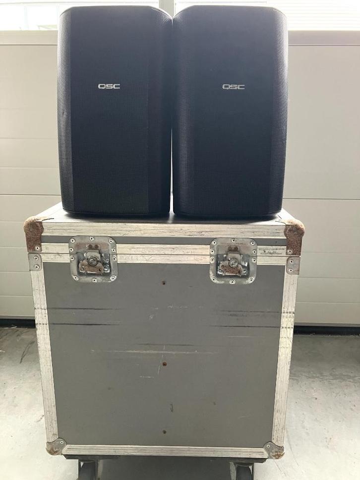 QSC I-82H speakers met flightcases (4 stuks), Muziek en Instrumenten, Licht en Laser, Zo goed als nieuw, Licht, Geluidgestuurd