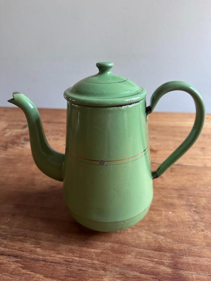 Emaille koffiepot reseda groen met gouden bies, Antiek en Kunst, Antiek | Emaille, Ophalen of Verzenden