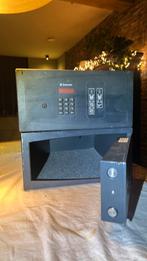 Twee kluizen, Ophalen of Verzenden, Zo goed als nieuw