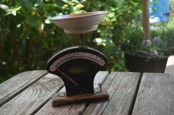 Antiek brievenweegschaaltje (1) beschikbaar voor biedingen