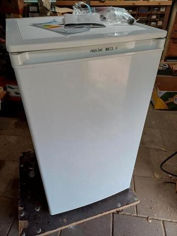 Nieuwe vriezer, tafelmodel. beschikbaar voor biedingen