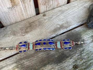 Prachtige Tibetaans zilveren armband versierd met Lapis Lazu