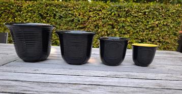 Set van 4 vintage bloempotten  beschikbaar voor biedingen