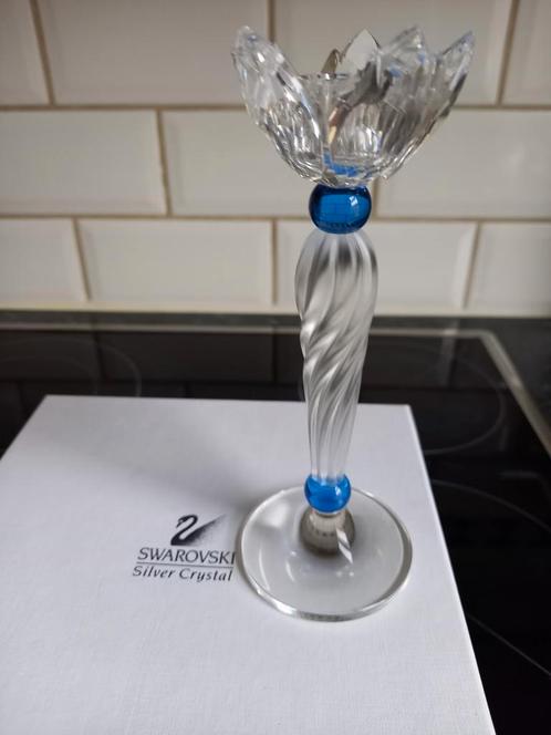 Swarovski kristallen kandelaar met blauwe bloem, Verzamelen, Swarovski, Zo goed als nieuw, Ophalen of Verzenden