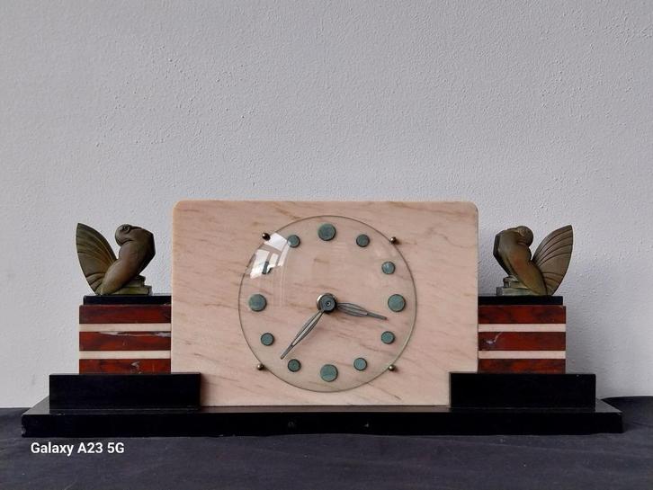 Strakke Art Deco klok duiven en roze marmer, Antiek en Kunst, Antiek | Klokken, Ophalen of Verzenden