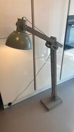 Stoere, industriële vloerlamp staande lamp verstelbaar, Huis en Inrichting, Lampen | Vloerlampen, Ophalen, Zo goed als nieuw, Hout