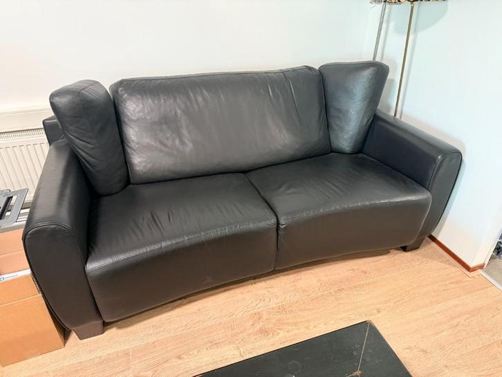 Zwarte bank, Huis en Inrichting, Banken | Bankstellen, Gebruikt, Tweepersoons, 150 tot 200 cm, 75 tot 100 cm, Leer, Overige materialen