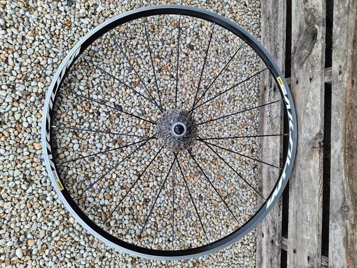 Achterwiel racefiets Mavic Aksium 18, Fietsen en Brommers, Fietsonderdelen, Zo goed als nieuw, Racefiets, Wiel, Ophalen