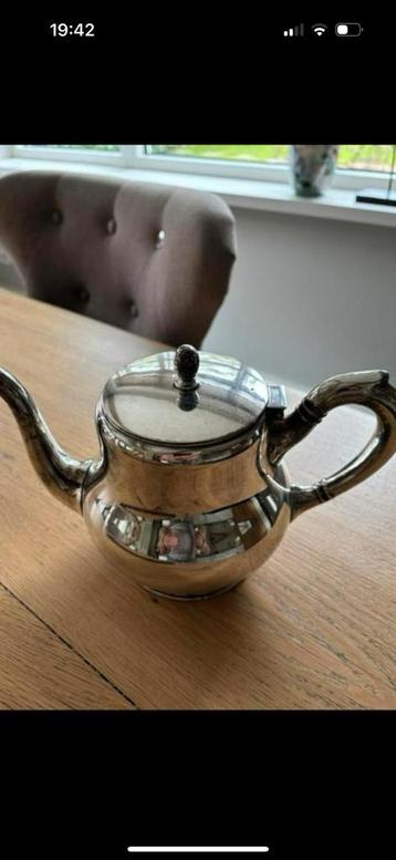 Theepot ( verzilverd) beschikbaar voor biedingen