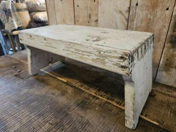 oud bankje ``WOONWINKEL RUSTIEK`` beschikbaar voor biedingen