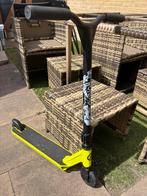 Stunt step decathlon geel neon, Fietsen en Brommers, Steps, Ophalen, Zo goed als nieuw, Gewone step