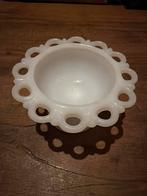 Vintage Melkglas Schaaltje met Opengewerkt Rand, Antiek en Kunst, Antiek | Glas en Kristal, Ophalen of Verzenden