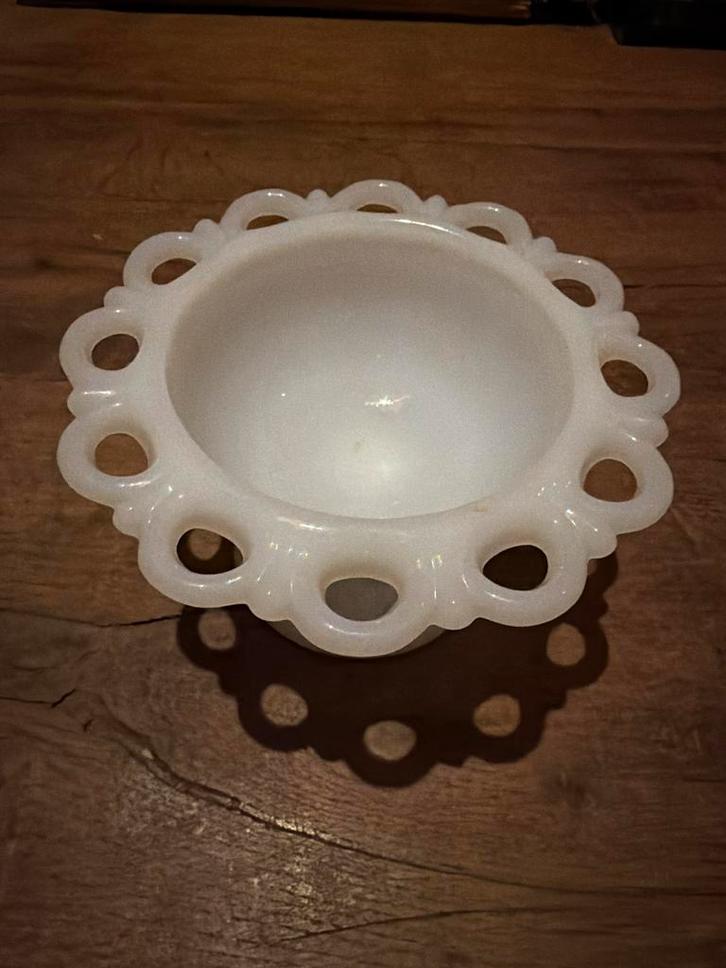 Vintage Melkglas Schaaltje met Opengewerkt Rand, Antiek en Kunst, Antiek | Glas en Kristal, Ophalen of Verzenden
