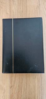 Postzegelverzameling Nederland in dik stockboek, Postzegels en Munten, Postzegels | Volle albums en Verzamelingen, Verzenden, Nederland