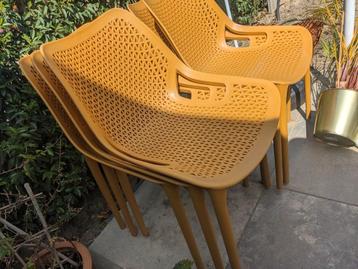 Zo goed als nieuwe tuinstoelen 6 stuks in geel beschikbaar voor biedingen