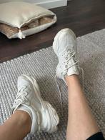 Adidas ozweego schoenen sneakers maat 38 beige suede, Ophalen, Zo goed als nieuw, Overige kleuren