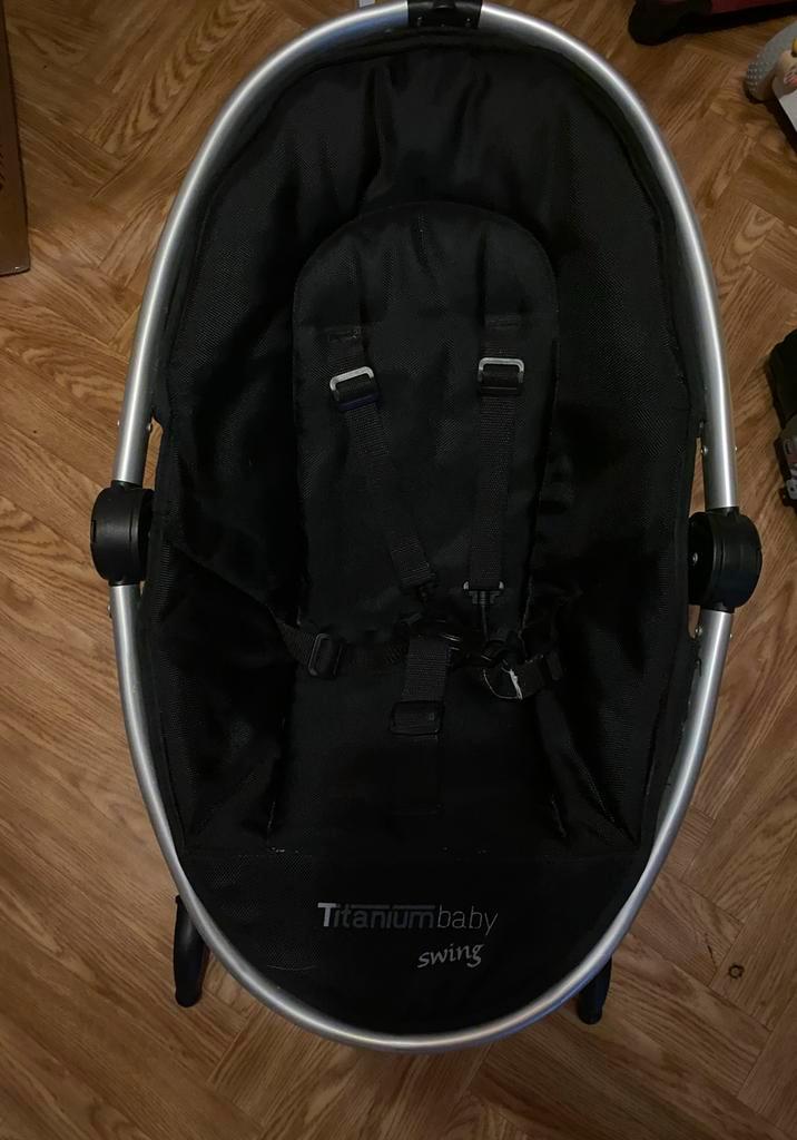 Titaniumbaby swing wipstoeltje, Kinderen en Baby's, Wipstoeltjes, Zo goed als nieuw, Wipstoel, Overige merken, Met gordel(s) of riempje(s)