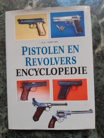 Boek Pistolen en Revolvers encyclopedie beschikbaar voor biedingen