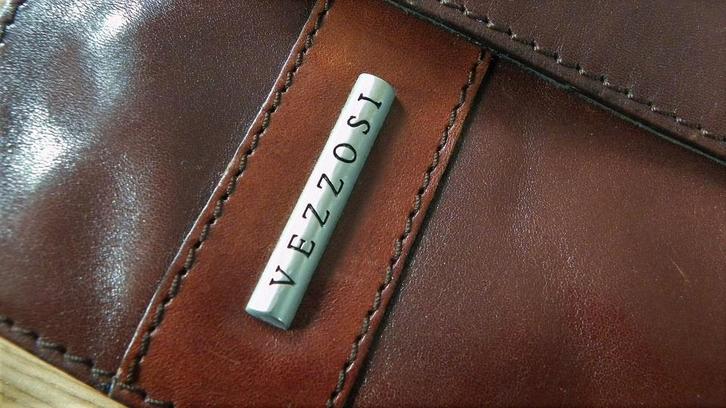 VEZZOSI Platte, Bruin echt Leren Schouder-Tas, Sieraden, Tassen en Uiterlijk, Tassen | Damestassen, Zo goed als nieuw, Schoudertasje