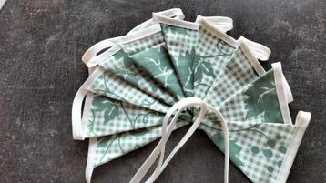 Vlaggenlijntje TAKKEN met BLADEREN (2.20 m.) beschikbaar voor biedingen