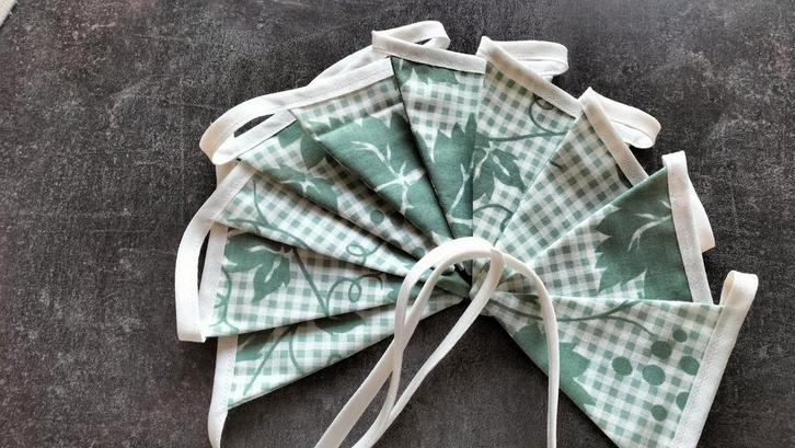 Vlaggenlijntje TAKKEN met BLADEREN (2.20 m.), Hobby en Vrije tijd, Feestartikelen, Nieuw, Versiering, Overige, Ophalen of Verzenden