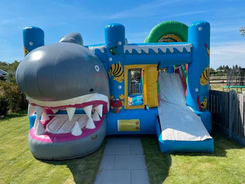 Haai multiplay springkussen met glijbaan te huur, Hobby en Vrije tijd, Feestartikelen | Verhuur, Ophalen