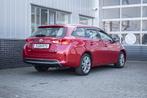 Toyota Auris 1.8 Hybrid | Stoelverwarming (bj 2014), Stof, Gebruikt, Zwart, 4 cilinders