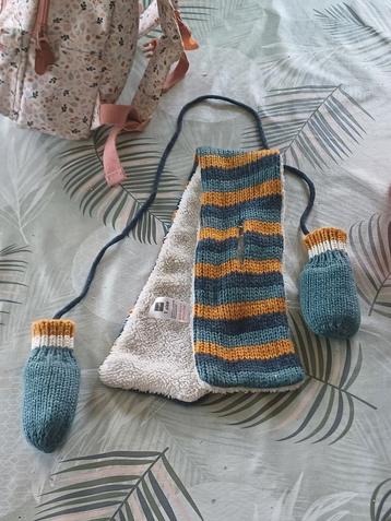 Muts en handschoenen  beschikbaar voor biedingen