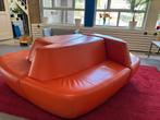 Mooie oranje retro driehoekige zitbank., Huis en Inrichting, Zitzakken, Ophalen, Zo goed als nieuw