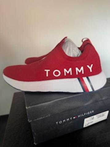 Splinternieuwe rode slip on sneakers 38,5 Tommy Hilfiger beschikbaar voor biedingen
