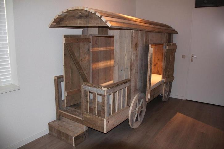 Uniek Pipowagen Kinderbed, Kinderen en Baby's, Kinderkamer | Bedden, Gebruikt, 180 cm of meer, 85 tot 100 cm, Lattenbodem, Matras