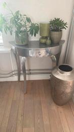 mooie zilverkleurige sidetable, zgan, Huis en Inrichting, Tafels | Sidetables, Ophalen, 50 tot 100 cm, Rond, Zo goed als nieuw