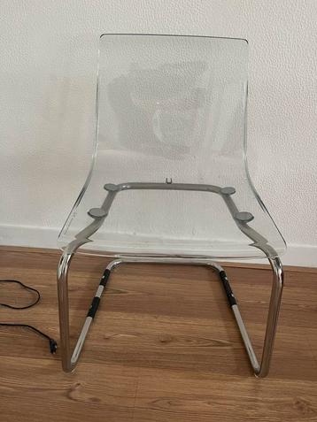 Plastic frame stoel
