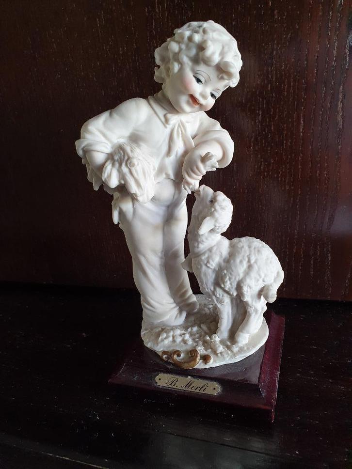 fijn porseleinen beeldje van B. Merli, Antiek en Kunst, Kunst | Beelden en Houtsnijwerken, Ophalen of Verzenden