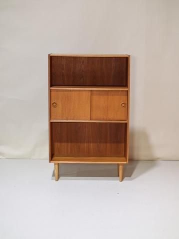 Boekenkast met deuren eiken Deens vintage beschikbaar voor biedingen