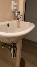 Leuk fonteintje met kraan en sifon closet rol houder, Ophalen of Verzenden, Zo goed als nieuw, Chroom, Wastafel