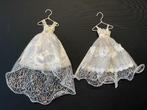 Poppenhuis miniatuur bruidsjurken op hanger, Zo goed als nieuw, Verzenden