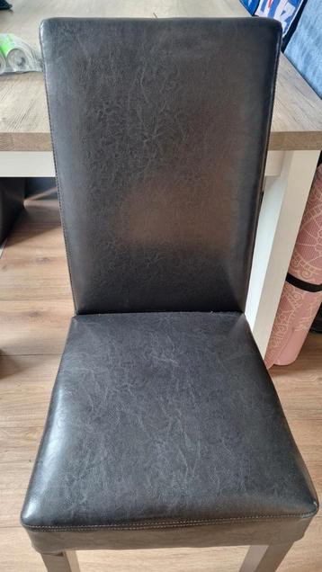 Eet tafel met 6 stoelen  beschikbaar voor biedingen