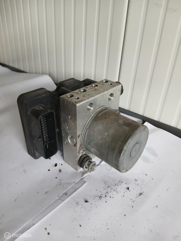 ABS pomp - M9029D9 - CCR03- BOSCH- AO192025, Auto-onderdelen, Remmen en Aandrijving, Gebruikt, Ophalen of Verzenden