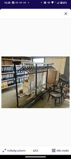 Professionele garderoberek, Ophalen, Gebruikt, Info@mvsattractieverhuur.nl, Mvs