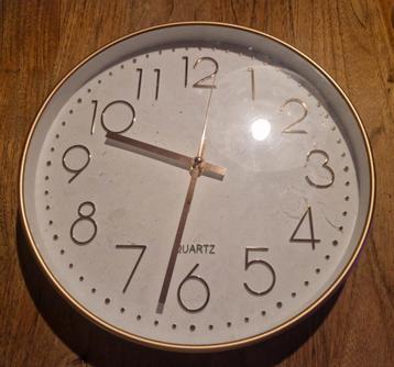 Gouden quartz wand klok analoog beschikbaar voor biedingen