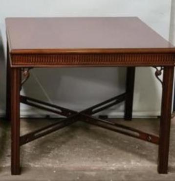 Heldense (bijzet) tafel beschikbaar voor biedingen